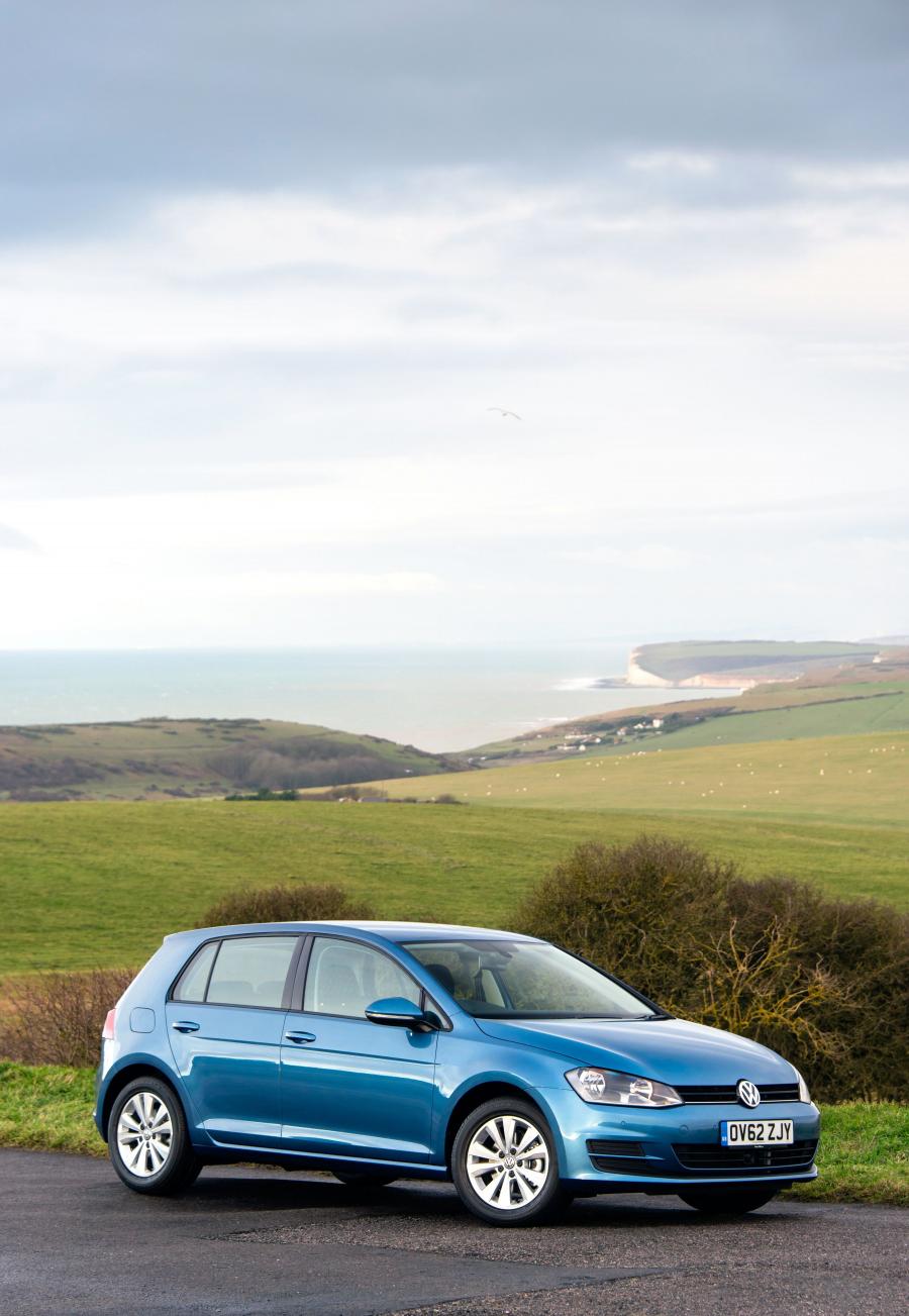  Volkswagen Golf TDi BlueMotion 2012 года  (UK) (фото 31 из 52)